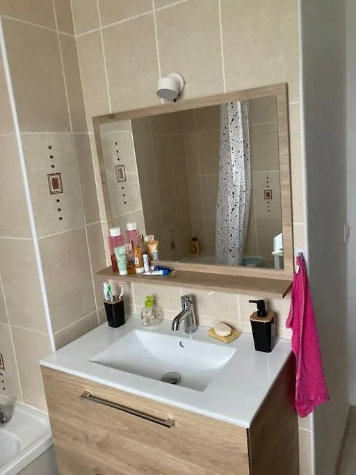 Appartement Lumineux Et Au Calme, 800 M De La Plage Larmor-Plage 0*,  France